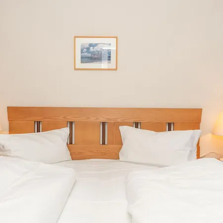 332, Seepark Apartment *